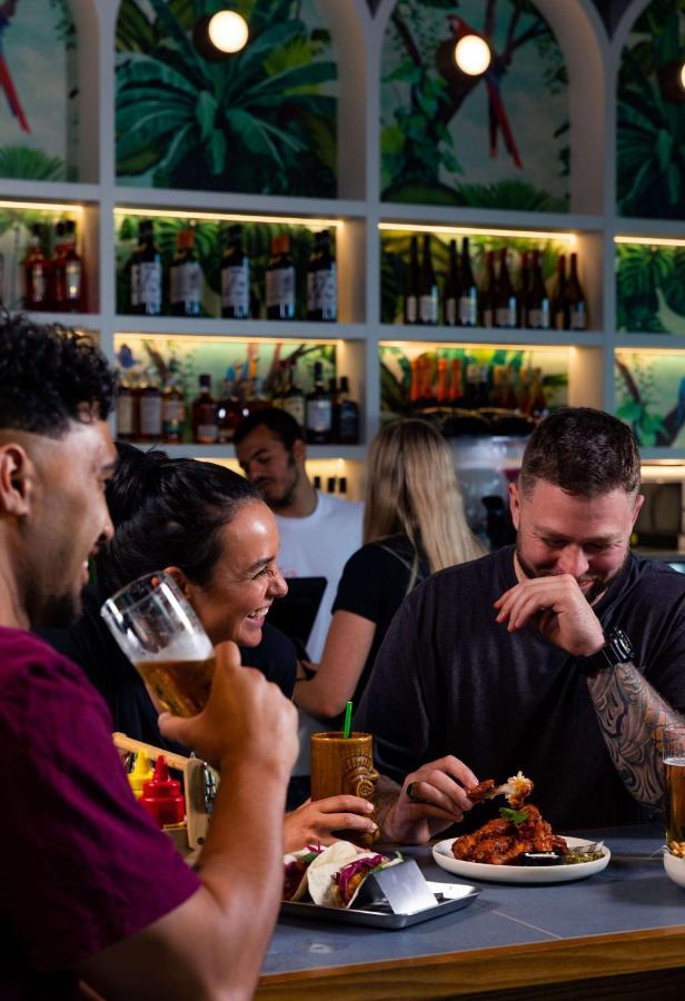 Lylo Auckland Hotel Ngoại thất bức ảnh The bar at the Old Blind Dogs