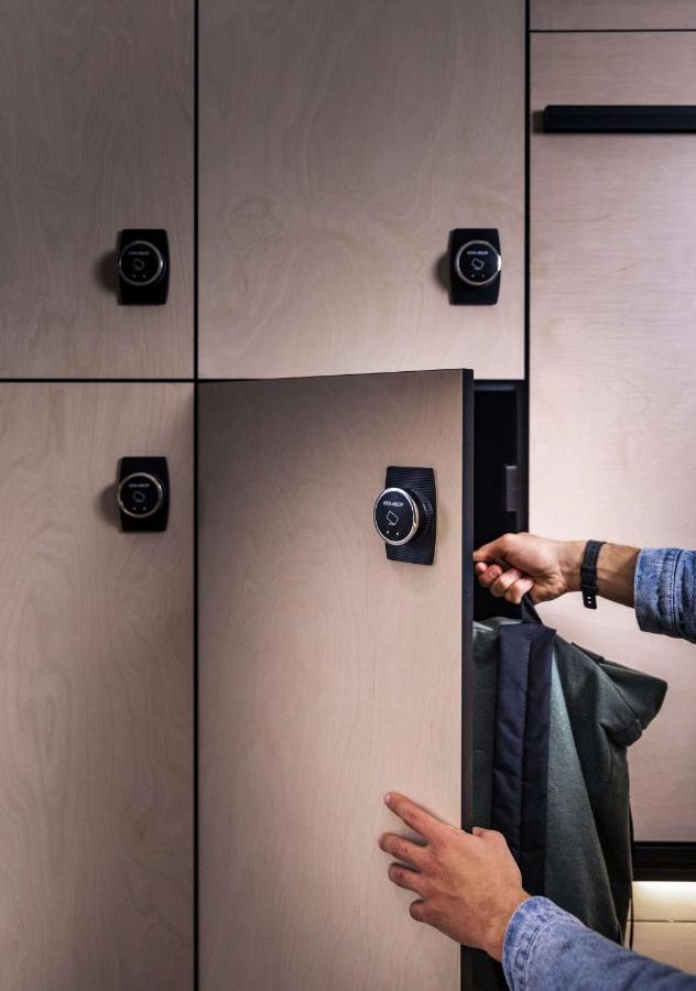 Lylo Auckland Hotel Ngoại thất bức ảnh A smart locker
